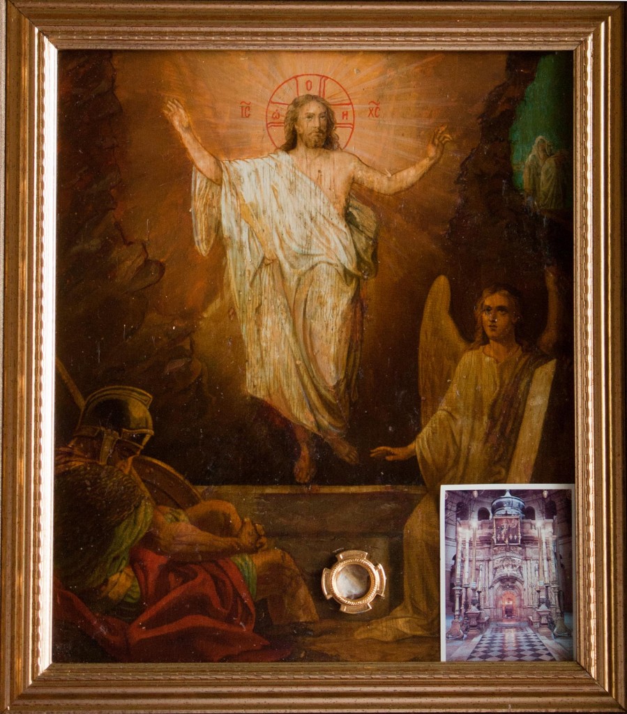 Икона «Воскресение Христово» с частицей камня Гроба Господня и частицей восковой печати, которой запечатывают Кувуклию перед схождением Благодатного Огня
