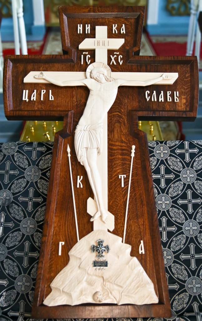 Крест с частицей Честного Животворящего Древа Креста Господня